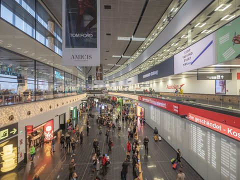 The long shopping and check-in concourse of Terminal 3 at Vienna International Airport