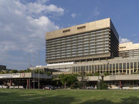 Main entrance of Vienna General Hospital (AKH)
