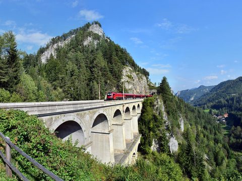 Train crossing the Krausel-Klause viaduct on the Semmering railway