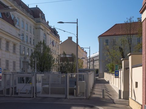 Boltzmanngasse in Vienna's ninth district, the street of the US Embassy