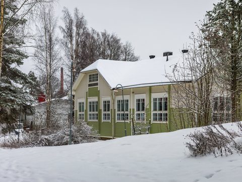 Wooden Ollerinkatu school in Riihimaki under snow
