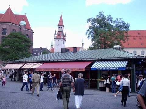 Market stalls at the Viktualienmarkt in Munich