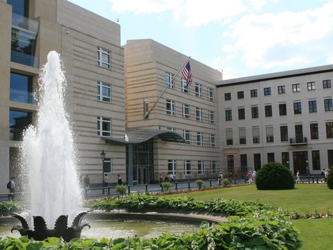 US Embassy Berlin seen from Pariser Platz with a fountain
