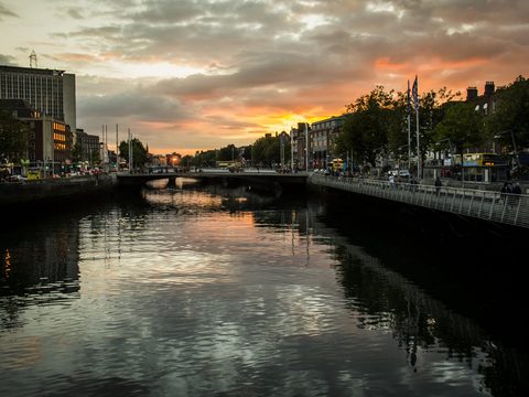O'Connell Bridge and the River Liffey at sunset in Dublin, Ireland