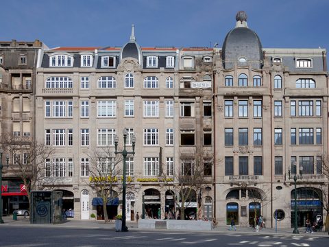 Ornate building on Avenida dos Aliados in Porto