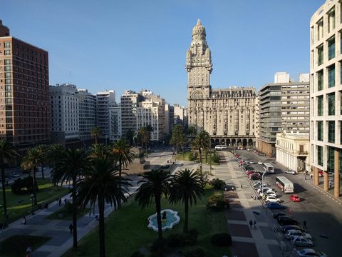 Plaza Independencia and the Palacio Salvo in Montevideo, Uruguay