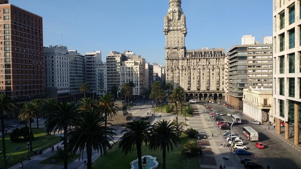 Plaza Independencia and the Palacio Salvo in Montevideo, Uruguay